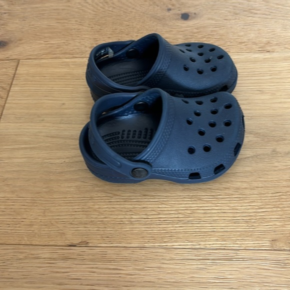 Original Crocs - Navy blue - Size 2/3 - Picture 2 of 3
